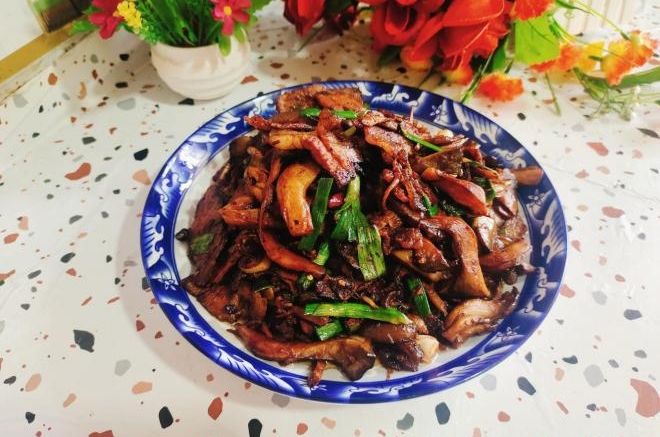 平菇蒜苗炒肉