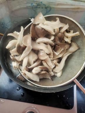 捞出控干水分！