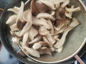 捞出控干水分！