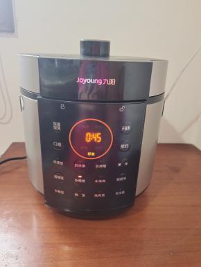 盖好盖子，插上电源，按杂粮粥键即可！