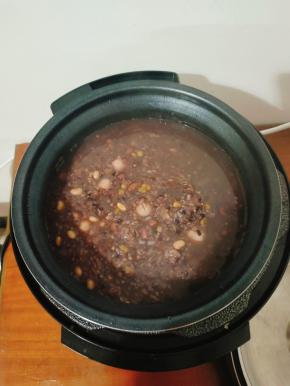 待煮好，气压阀落下，即可开盖食用！