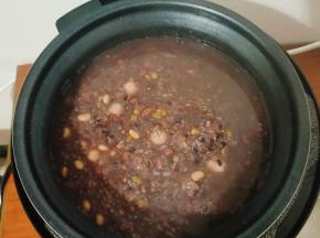 待煮好，气压阀落下，即可开盖食用！