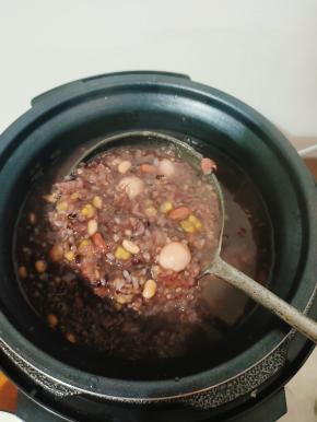 做好的腊八粥软糯香甜，特别好吃！