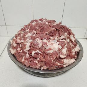 切好的肉足足有24斤，累死宝宝了！手指头还不小心切了，依然带伤继续！