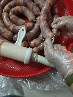 用棉绳打上结，扎紧！