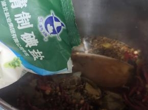 放入一大勺盐！