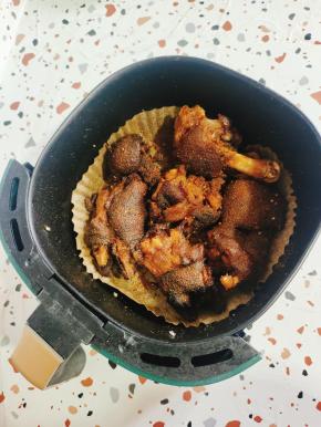 外焦里嫩的烤猪蹄就做好了！