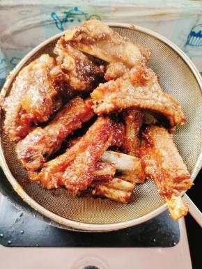 捞出控油备用！