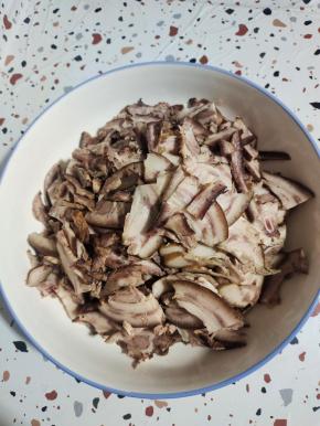 放在大碗中备用！！