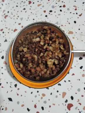 装在漏网，把多余的油控出来！