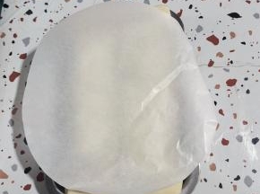 用一张油纸或者保鲜袋盖住！