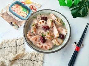 清甜可口的莲藕炖鸡做好。