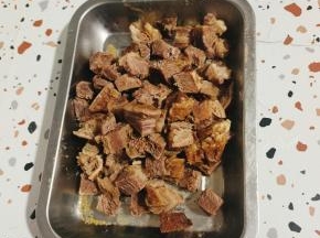 取一块，切成小丁备用！