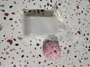 准备食品级塑料肠衣和棉绳！（棉绳剪成一小段一小段的方便使用！）