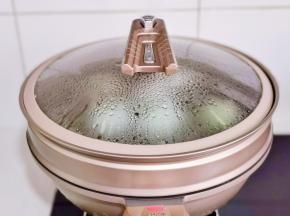 盖上盖子上汽后蒸8分钟。