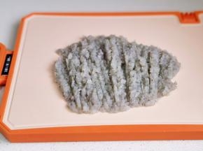 剁成虾泥。