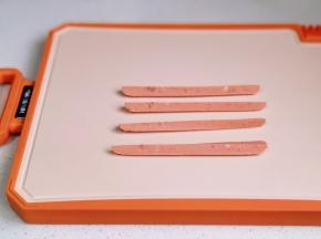 火腿肠一切四。