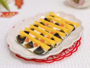 四种颜色的蒸蛋。