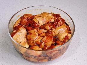 抓拌均匀腌制15分钟。