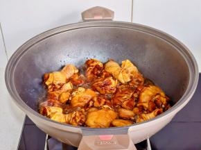 倒入几块翻炒。