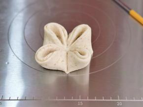 同样四边向中心叠。