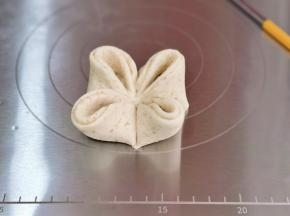 同样四边向中心叠。