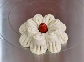 中间放上红枣就好啦！