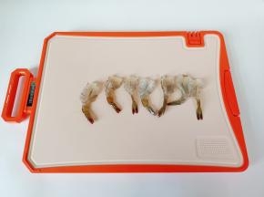 对虾剥壳，虾备划一下。