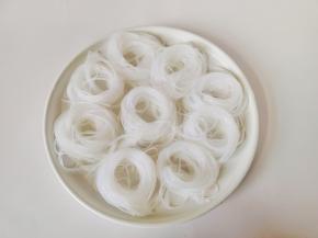 泡好的粉丝，抓一缕绕手指一圈，放好备用。