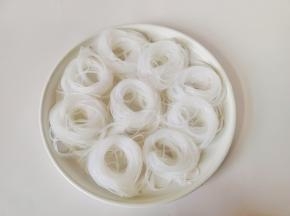 泡好的粉丝，抓一缕绕手指一圈，放好备用。