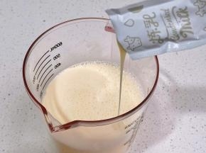 加入炼乳搅匀。