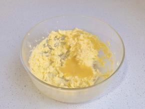 分次加入橙汁。