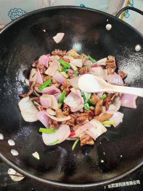 加入适量的盐调味！