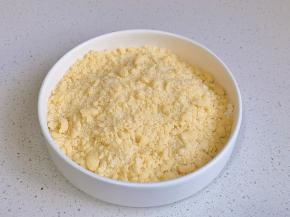 搓成小颗粒状备用。