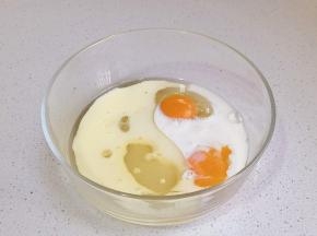 鸡蛋+牛奶+玉米油+糖。