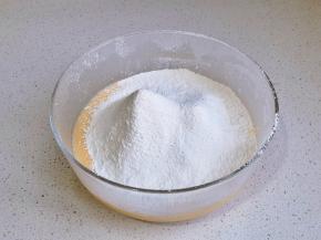 筛入低粉，泡打粉。