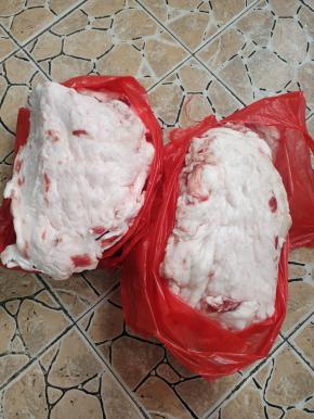 今天是腊月二十九，一年中的最后一天了！明天就要过年了。赶紧去市场买了十个猪板油来炼猪油！