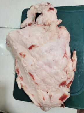 猪板油先不要洗，直接切成小块！