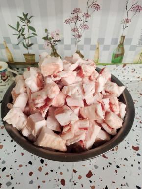 十个猪板油切了满满三大盆呢！