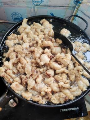 继续翻动！让它受热均匀！