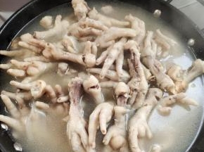 调最小火，盖上盖子，小火焖8分钟即可！(火太大容易煮烂了！)
