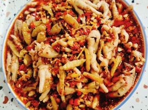 腌制两个小时，中途再给他拌匀一下！让它充分入味儿！