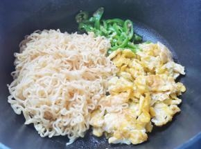 加入泡面。