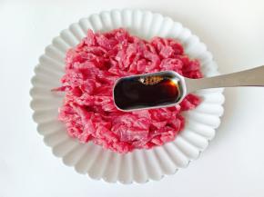 加生抽一勺，老抽半勺