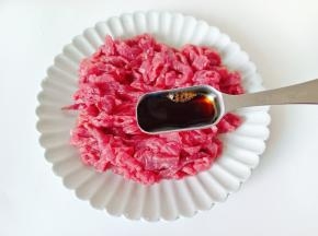 加生抽一勺，老抽半勺