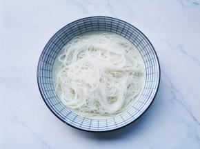 粉丝铺底，