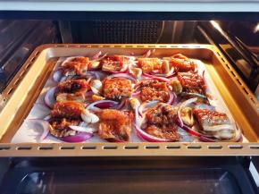 推入烤箱180℃烤15分钟。