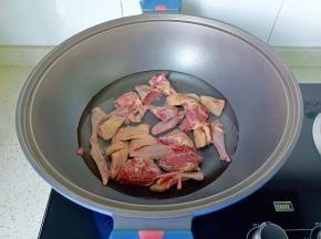 鸽子冷水下锅
