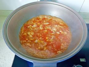 放啤酒一罐，清水少许炖煮5分钟