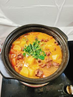 起锅前放入适量的香菜即可！